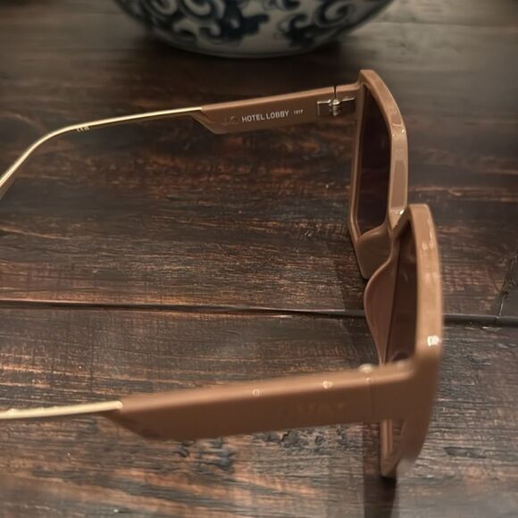 Quay Hotel Lobby sunglasses - Picture 7 of 8